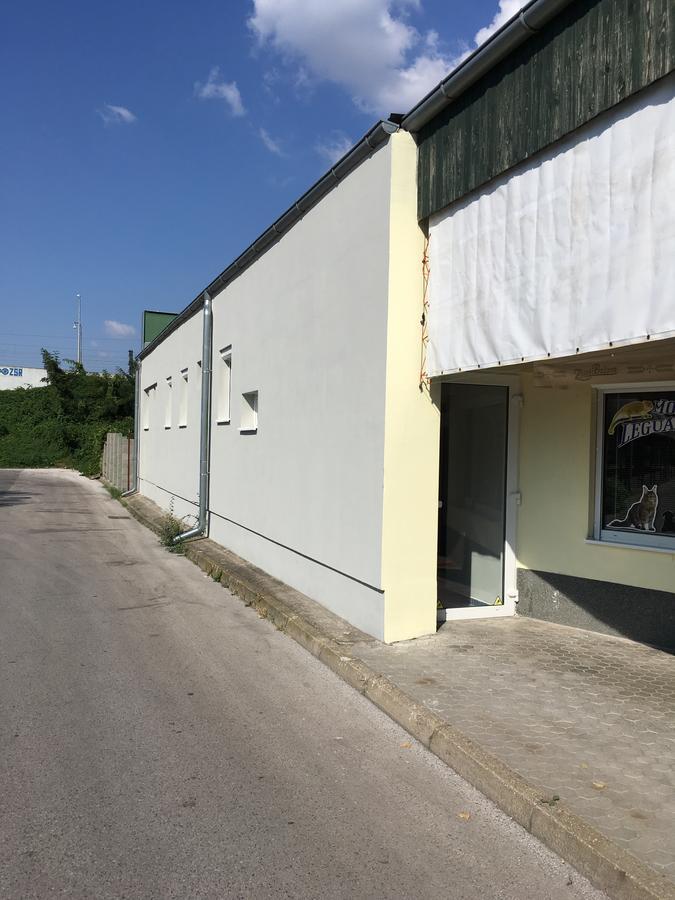 Harrys City Motel Komarno Bagian luar foto
